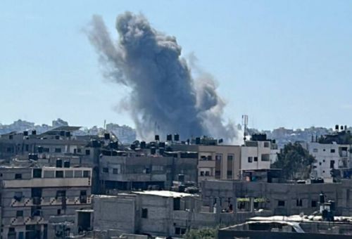 Οι ισραηλινές δυνάμεις βομβαρδίζουν τη β...