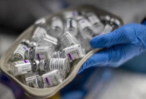 AstraZeneca: Αποσύρει το εμβόλιο κατά του κορωνοϊού – Παρενέργεια προκαλεί θρόμβους αίματος
